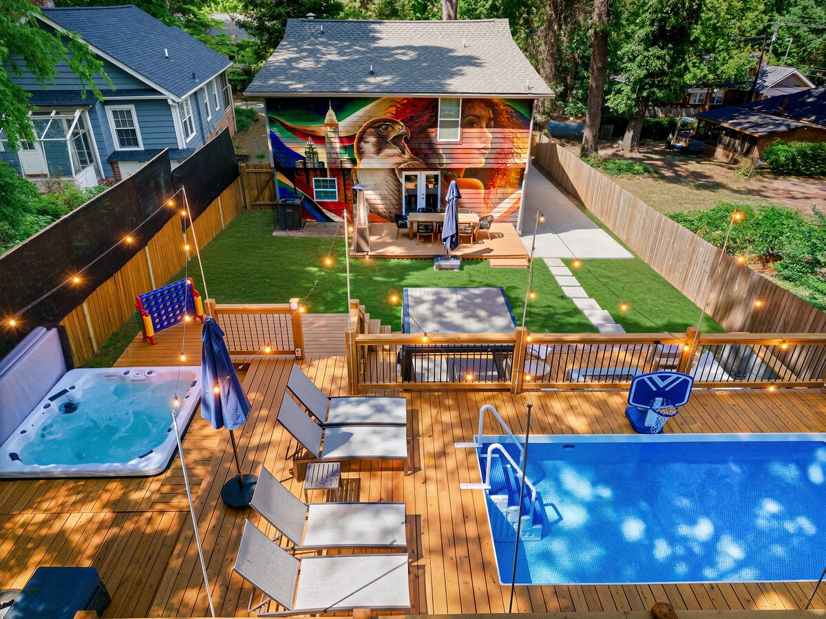 Mural & Artwork at Luxury 5BR Oasis in Atlanta, GA – pool, bubbling hot tub, sun loungers, basketball hoop and giant Connect Four